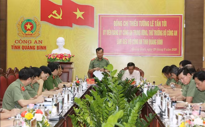 Thiếu tướng Lê Tấn Tới - Thứ trưởng Bộ Công an phát biểu tại buổi làm việc.