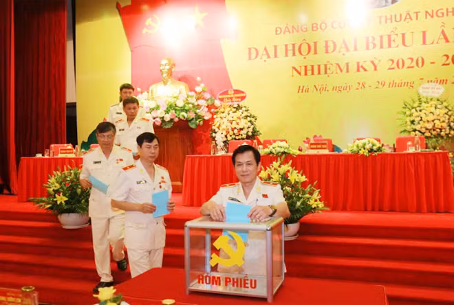 Các đại biểu bỏ phiếu bầu Ban chấp hành Đảng bộ Cục KTNV nhiệm kỳ 2020-2025.