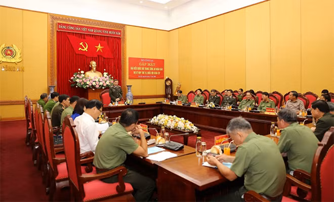 Quang cảnh buổi làm việc.