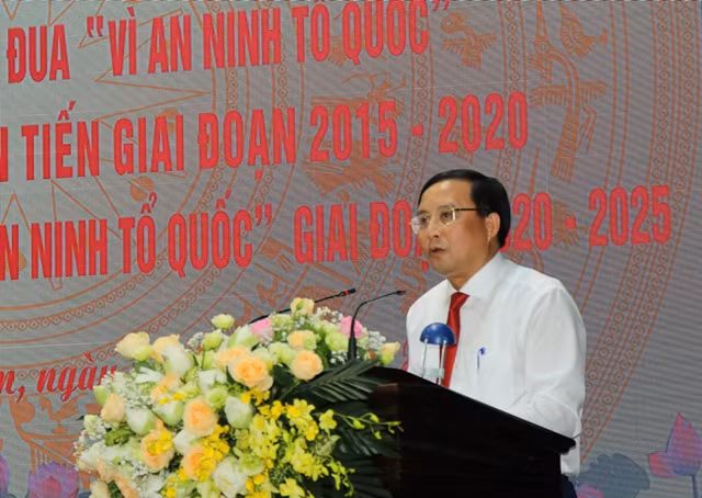 Phó Chủ tịch UBND tỉnh Hà Nam Nguyễn Đức Vượng phát biểu tại Hội nghị.