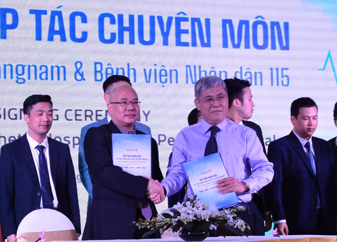 Lễ cam kết hợp tác chuyên môn giữa Bệnh viện thẩm mỹ Kangnam cùng Bệnh viện Nhân Dân 115 TP Hồ Chí Minh nhằm tăng cường yếu tố an toàn và kỹ năng xử lý rủi ro trong hồi sức cấp cứu tại TP Hồ Chí Minh vừa qua.