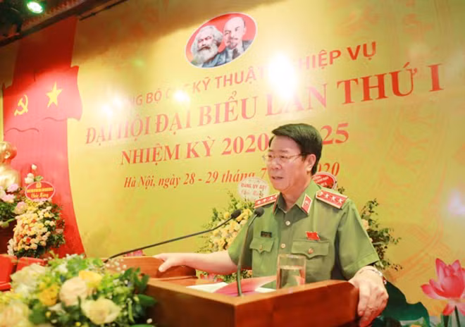 Thứ trưởng Bùi Văn Nam phát biểu tại Đại hội.