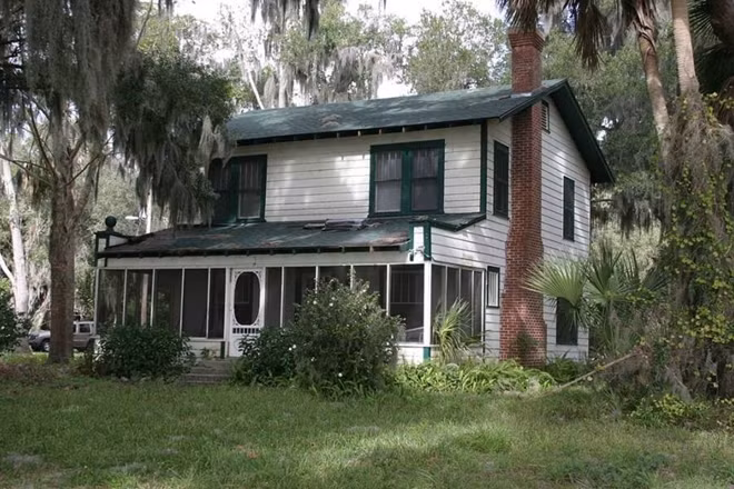 FBI bắn hạ Ma Barker và Fred Barker trong ngôi nhà nhỏ ở Florida.