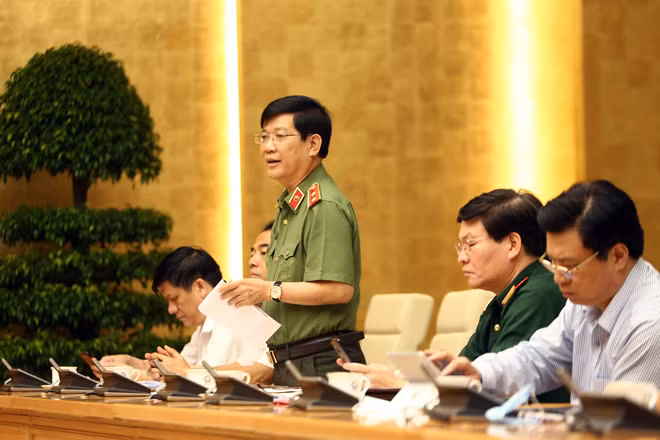 Thứ trưởng Bộ Công an Nguyễn Văn Sơn phát biểu ý kiến. Ảnh: VGP/Đình Nam Thứ trưởng Bộ Công an Nguyễn Văn Sơn phát biểu ý kiến. Ảnh: VGP/Đình Nam