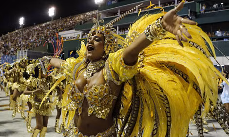 Những học viên múa Samba trong ngôi trường Beija-Flor.