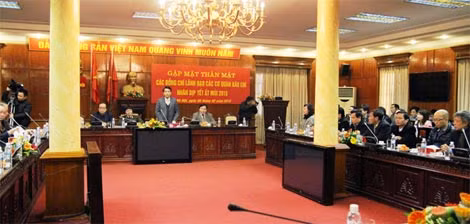 Thiếu tướng Nguyễn Đức Chung thay mặt Đảng ủy, Ban Giám đốc Công an TP Hà Nội, cảm ơn các cơ quan thông tấn báo chí. Thiếu tướng Nguyễn Đức Chung thay mặt Đảng ủy, Ban Giám đốc Công an TP Hà Nội, cảm ơn các cơ quan thông tấn báo chí.