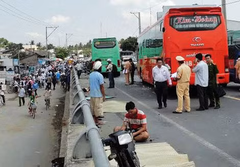Hiện trường vụ tai nạn tại dốc cầu Ba Si.