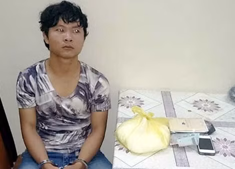 Đối tượng Sơn cùng tang vật.