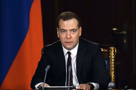 Thủ tướng Nga Dmitri Medvedev thông báo lệnh tạm ngừng các chuyến bay từ Nga đến Ai Cập.