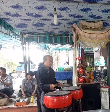 Nơi làm tang cho nạn nhân, cũng là nơi xảy ra vụ án mạng.