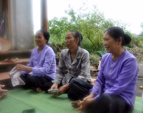 Từ lâu, bà Hè, bà Nghĩa, bà Hột đã xem nhau như chị em một nhà.