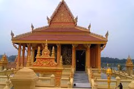 Chùa Khmer Nam bộ trong khuôn viên Làng Văn hóa - du lịch các dân tộc Việt Nam.