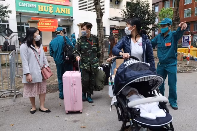 Theo đó, từ ngày 27/3 đến ngày 5/4, tại 14 điểm cách ly y tế, giám sát dịch COVID-19 theo quy định trên địa bàn thành phố Hà Nội do Bộ Tư lệnh Thủ đô Hà Nội trực tiếp quản lý, có 4.774/6.657 công dân đủ thời gian cách ly và được trở về địa phương.