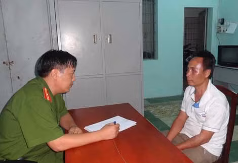 Huỳnh Thanh Lộc tại cơ quan Công an. Huỳnh Thanh Lộc tại cơ quan Công an.