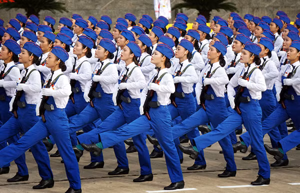 Khối nữ tự vệ.