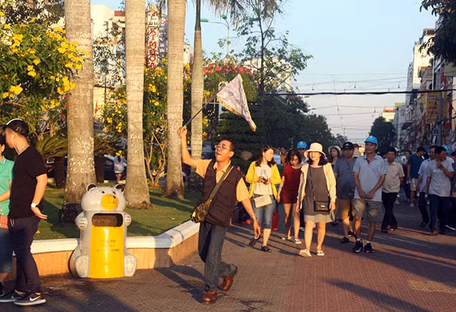 Do đợt nghỉ lễ trùng vào dịp cuối tuấn nên nhiều nhóm, gia đình tổ chức về miền Tây nghỉ dưỡng.