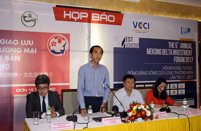 Đại diện VCCI Cần Thơ thông tin về Chương trình Giao lưu Văn hóa và Thương mại Việt Nam – Nhật Bản lần III, tại Cần Thơ.