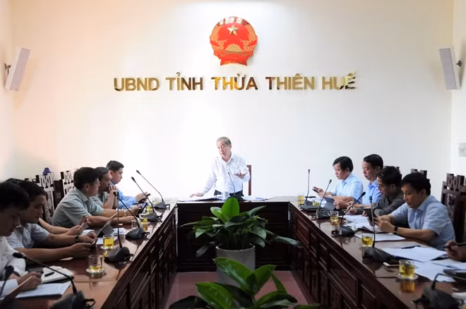 Chủ tịch UBND tỉnh Thừa Thiên Huế Phan Ngọc Thọ chủ trì cuộc họp của BCĐ phòng, chống dịch COVID-19 tỉnh với các đơn vị liên quan trong sáng 9/3.