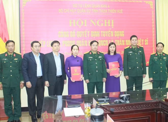 Việc tuyển dụng, phong quân hàm cho vợ các liệt sĩ thể hiện sự quan tâm của Quân ủy Trung ương, Bộ Quốc phòng, động viên trước sự mất mát đối với gia đình của các liệt sĩ.