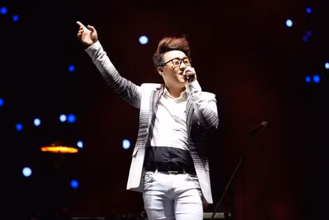 “Hoàng tử mưa” Trung Quân Idol hát “Trót yêu”.