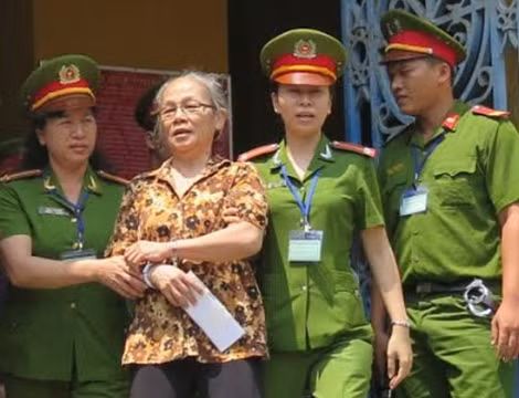 Bị cáo sau phiên xử.