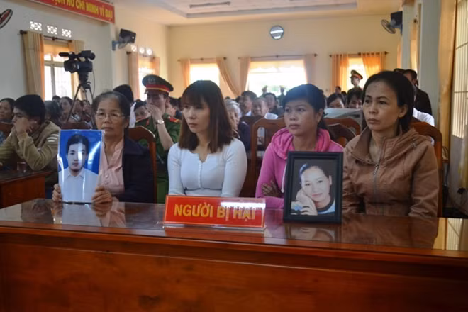 Đại diện những người bị hại
