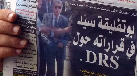 Thông tin về việc sa thải Mohamed Mediene trên báo chí Algeria.