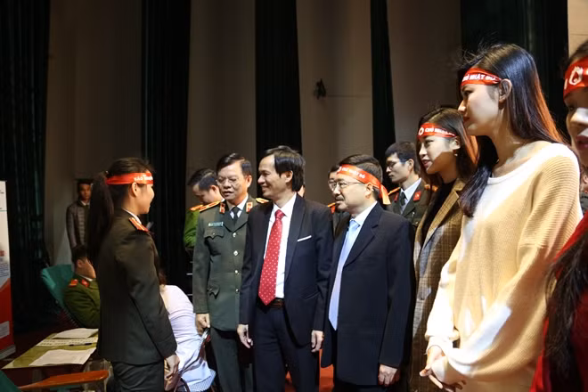 Các đại biểu và khách mời tại Chương trình "Chủ nhật đỏ" lần thứ X năm 2018.