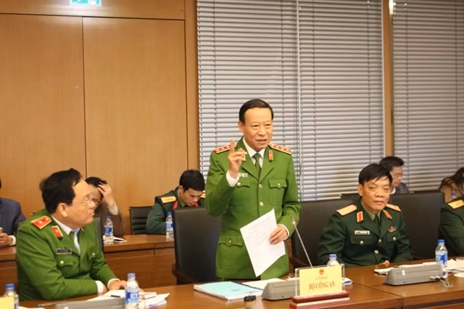 Thứ trưởng Lê Quý Vương báo cáo tóm tắt tình hình thực hiện chính sách, pháp luật về PCCC giai đoạn 2014 – 2018.
