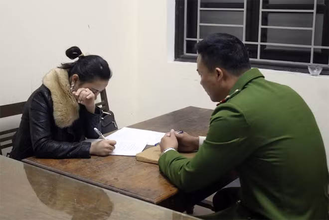 Nguyễn Thị Mai tại Cơ quan CSĐT. Nguyễn Thị Mai tại Cơ quan CSĐT.