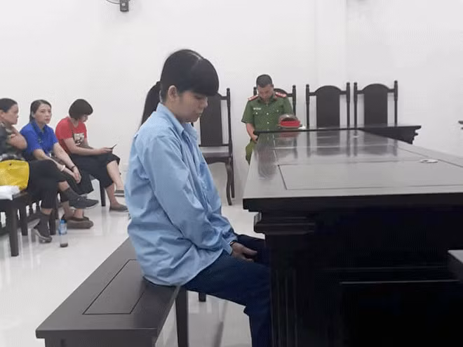 Bị cáo Hoa tại phiên xử.