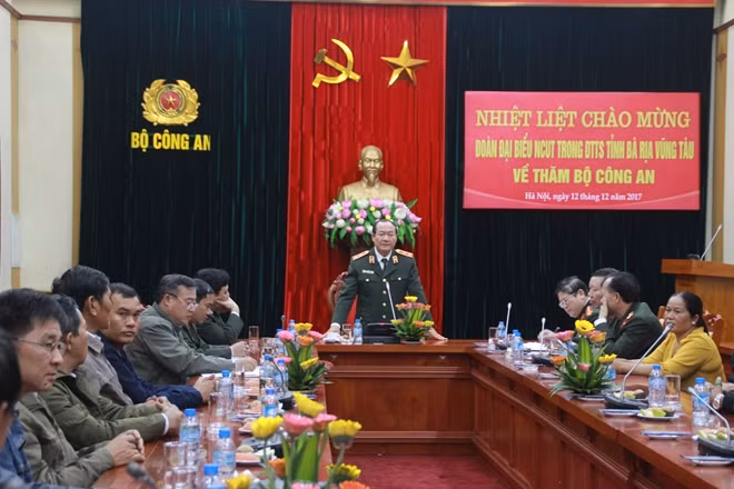 Trung tướng Bùi Mậu Quân phát biểu tại buổi đón tiếp đoàn đại biểu người có uy tín tỉnh Bà Rịa – Vũng Tàu.