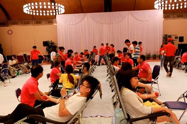 Hiến máu một nghĩa cử cao đẹp.