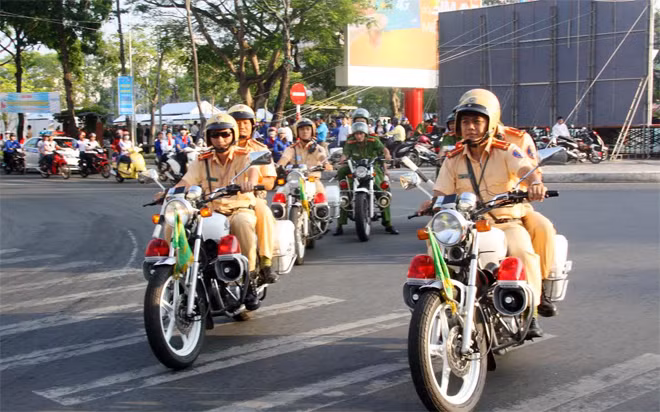 Lễ diễu hành quanh thành phố.