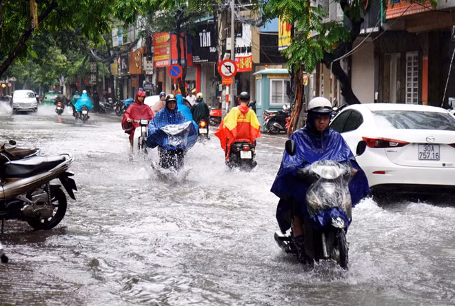 Ðường Nguyễn Ngọc Nại (quận Thanh Xuân, Hà Nội) cũng chìm sâu trong nước.