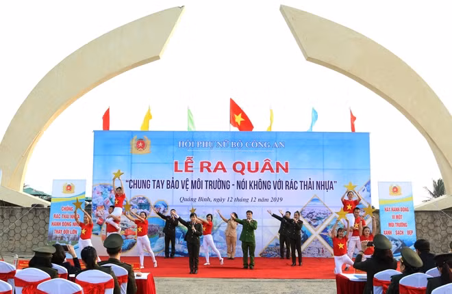 Ra quân "Chung tay bảo vệ môi trường, nói không với rác thải nhựa" ảnh 1