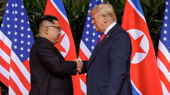 Tổng thống Donald Trump và Nhà lãnh đạo Kim Jong-un tại cuộc gặp thượng đỉnh thứ nhất ở Singapore ngày 12-6-2018.
