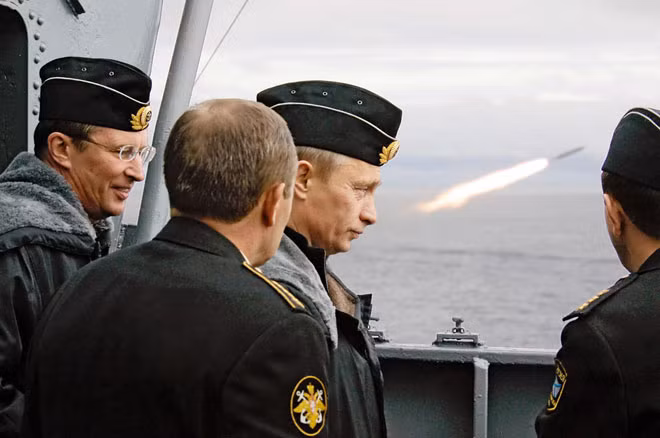 Tổng thống Nga Vladimir Putin, người năm ngoái đã tiết lộ việc theo đuổi một tên lửa có tầm bắn không giới hạn mà Nga gọi là 9M730 Burevestnik.