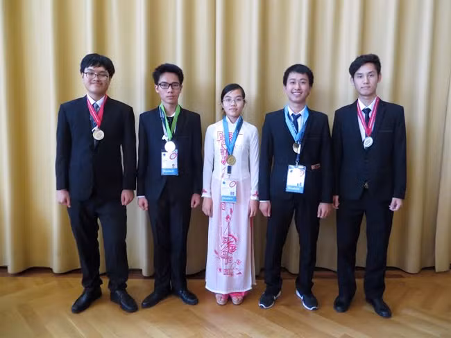 Đoàn học sinh Việt Nam tham dự kỳ thi Olimpic Vật lý quốc tế 2016.