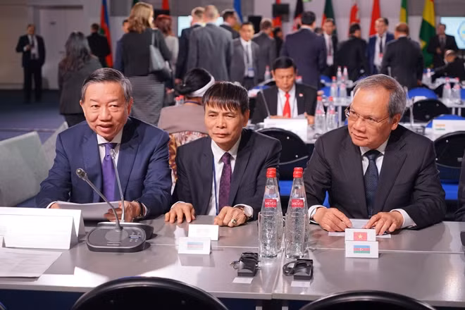 Đoàn đại biểu Việt Nam tại Hội nghị.
