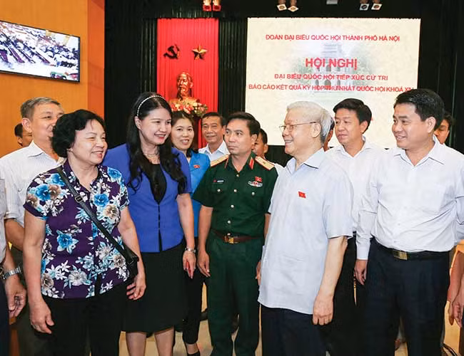 Tổng Bí thư Nguyễn Phú Trọng tiếp xúc cử tri quận Ba Đình và Hoàn Kiếm. Ảnh:TTXVN.
