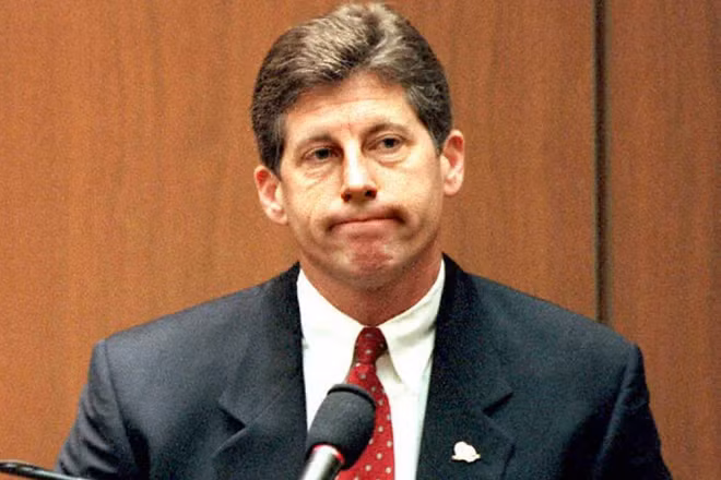 Thám tử Mark Fuhrman.