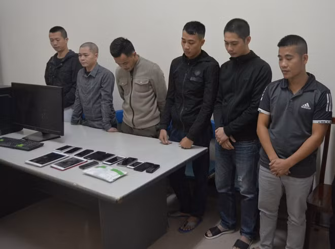 Các đối tượng tham gia làm đại lý cá độ bóng đá cấp dưới của Dũng.