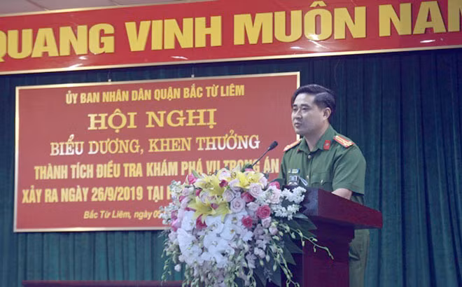 Chỉ huy Công an quận Bắc Từ Liêm báo cáo kết quả điều tra vụ trọng án.
