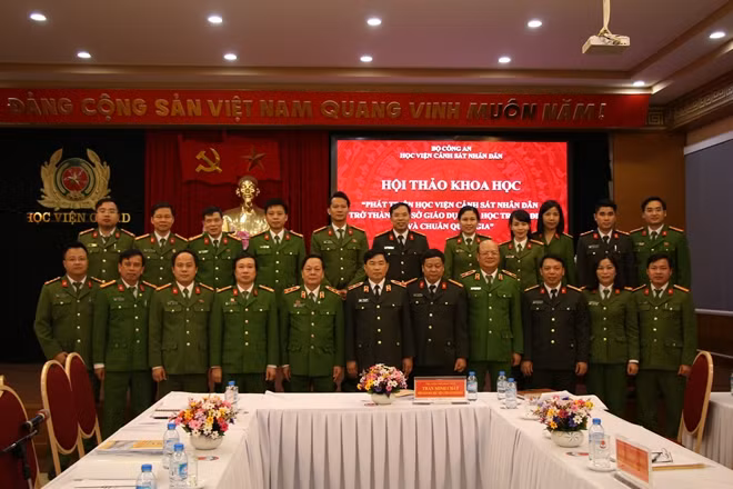Các đại biểu tham dự Hội thảo.
