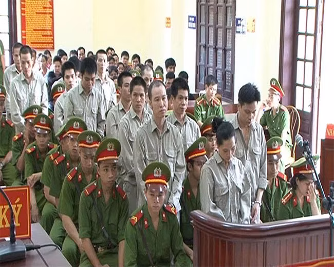 Các bị cáo tại tòa.