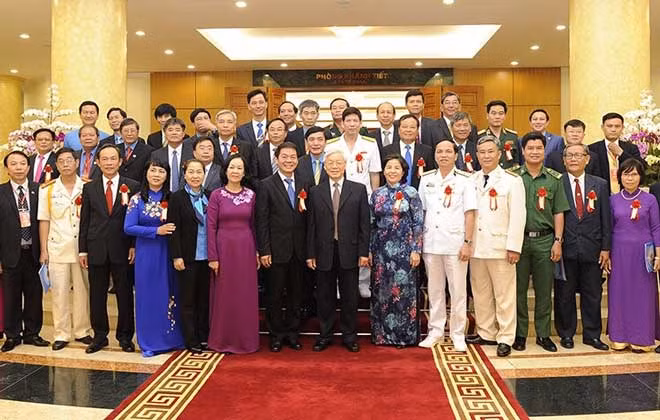 Tổng Bí thư Nguyễn Phú Trọng với các đại biểu.