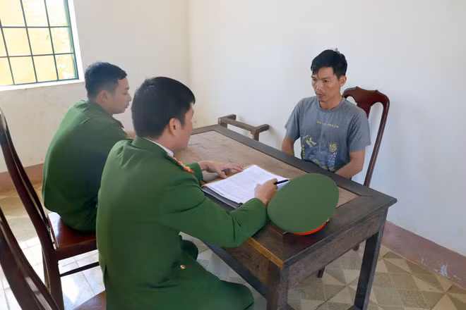 Đối tượng Nguyễn Văn Hùng tại cơ quan điều tra.