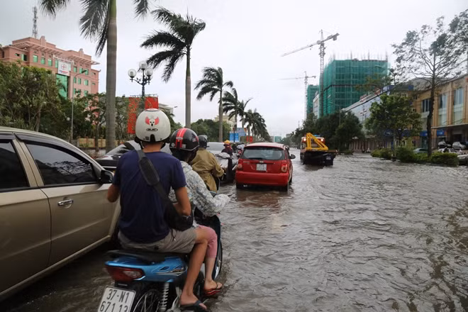 Giao thông bị đình trệ.
