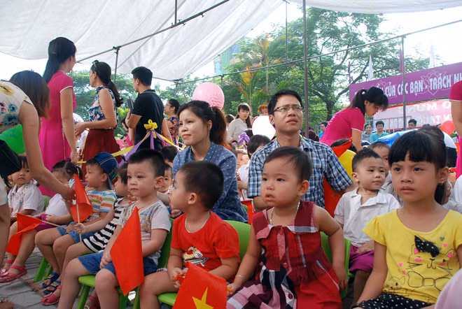 Hàng loạt các khoản thu mang tên tự nguyện đang là nỗi lo của phụ huynh trước thềm năm học mới. Ảnh minh họa